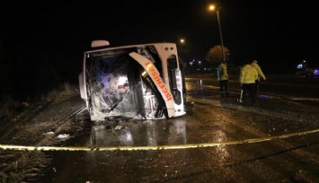 Afyonkarahisar’da midibüs devrildi: 24 kişi yaralandı