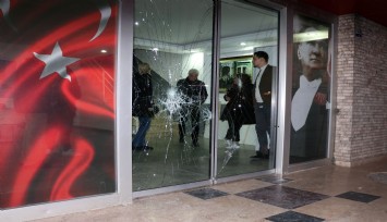 CHP Antalya İl Binasına saldırı