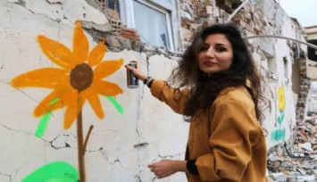 Enkaz kentin duvarları kadın eliyle renklendi: 'Burada tekrar yaşam var'