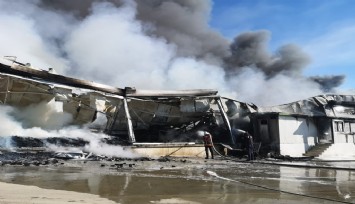 Mersin’de paketleme tesisinde yangın çok sayıda ekip müdahale ediyor