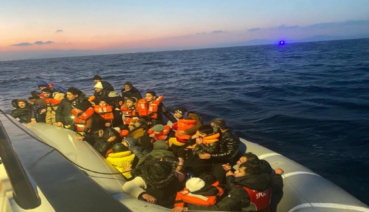 İzmir'de umuda yolculukta 57'si çocuk 159 göçmen kurtarıldı