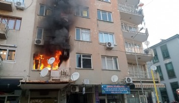 Ödemiş'te korkutan ev yangını: 3 kişi dumandan etkilendi