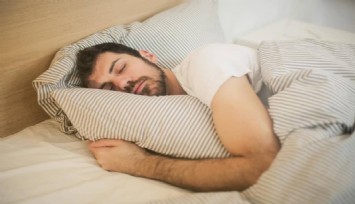 Araştırma: 1 ay boyunca uykularını tam alanlar 6 yaş daha genç hissediyor
