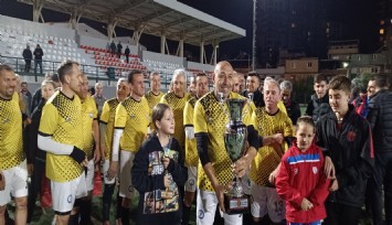 Ege Masterler Futbol Ligi'nin şampiyonu Ege Üniversitesi