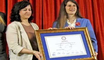 Çeşme'nin ilk kadın Belediye Başkanı Lal Denizli görevine başladı