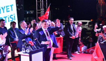 Tugay finali Cumhuriyet Meydanı'nda yaptı: Zaferini kutladı