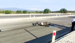 Denizli'de otomobilin çarptığı motosiklet sürücüsü hayatını kaybetti