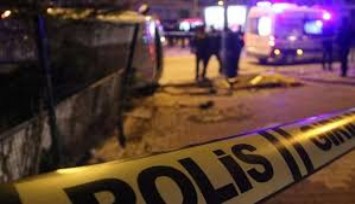 İzmir'de bir kişi, arkadaşını karısıyla olduğu iddiası üzerine öldürdü