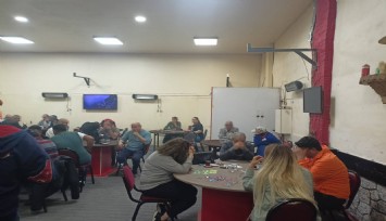 İzmir'de kumar oynayanlara suçüstü: 68 kişiye toplam 436 bin 900 lira para cezası kesildi