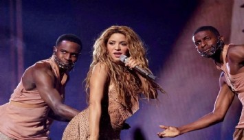 Shakira klibinde oynattığı modelle aşk yaşıyor