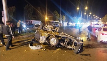 Metal yığınına dönen bu otomobilden sağ çıktılar