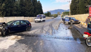 Bayındır'da feci kaza: Kamyonetle otomobil çarpıştı, 3 yaralı 
