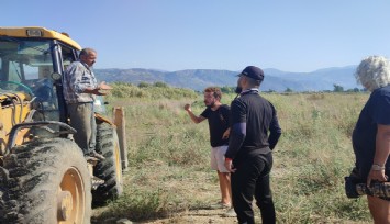 Kuş Cenneti’ne kepçe ile geçip yol açmaya çalıştı