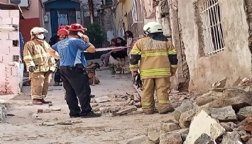 İzmir'de korku dolu anlar: Tadilat halindeki binada çökme yaşandı