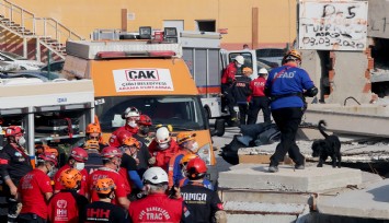 İzmir Valisi Köşger duyurdu: Deprem konutları kasım ayında verilecek