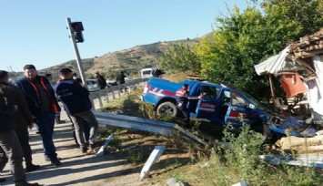 Jandarma aracıyla çarpışan otomobil sürücüsü yaşam mücadelesini kaybetti  