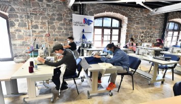 İzmir’de “Bacasız fabrika”da eğitimler başladı: 75 branşta kurs veriliyor   