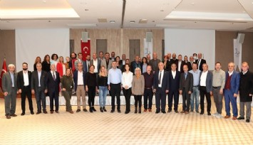 Bayraklı’da Başkan Sandal’dan sorunların çözümü için muhtarlarla 7 saatlik istişare toplantısı