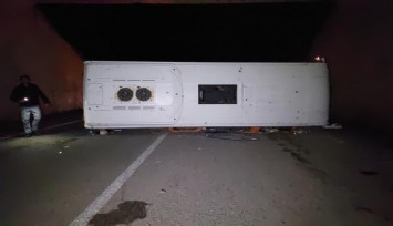 Askeri personel servisi ve otomobil çarpıştı: 14 yaralı