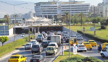 İzmir'de trafiğe kayıtlı araç sayısı 1 milyon 563 bin 449 oldu