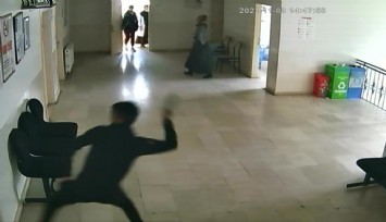 Aile sağlığı merkezinde satırlı saldırgan paniği