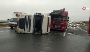 Lodos iki tır ve bir kamyoneti devirdi