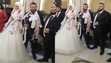 Böyle düğün görülmedi: Damada pompalı tüfek taktılar