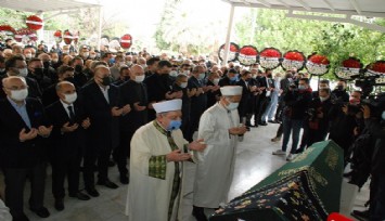 İstanbul Emniyet Müdürü Aktaş’ın annesi Bakan Soylu’nun da katıldığı cenaze töreniyle İzmir’de son yolculuğuna uğurlandı