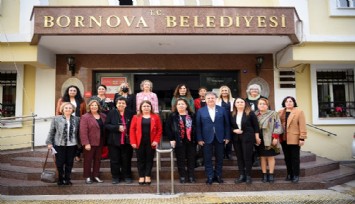 Başkan İduğ, 29 Ekim Kadınları Derneği’nin İzmir’deki ilk erkek üyesi oldu