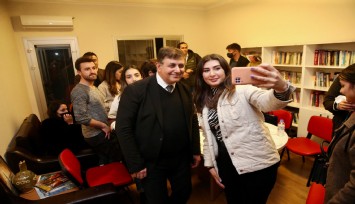 Başkan Tugay gönüllü gençlerle buluştu