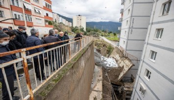 Başkan Soyer istinat duvarı çöken sitede inceleme yaptı: Mağduriyetleri hızla gidereceğiz