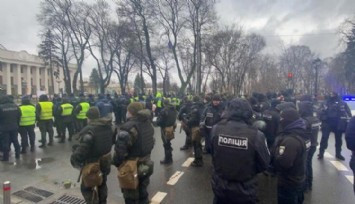 Ukrayna’da karantina karşıtı protesto