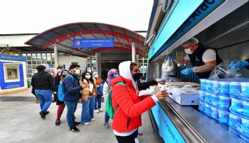 İzmir'de üniversite öğrencilerine sıcak yemek