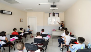Buca'daki çocuklara İngilizce eğitimi