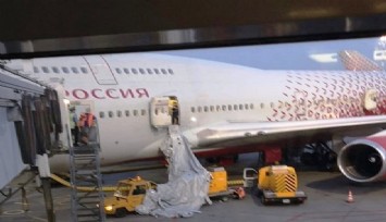 Akıl almaz olay: Nefessiz kalan yolcular uçağın acil çıkış kapısını açtı
