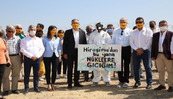 Don Kişot Osman’dan Gaziemir nükleer atıklardan kurtulması için yapılan “Duran Adam” eylemine destek