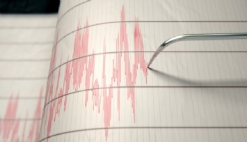 İzmir açıklarında 1 saatte 47 deprem oldu