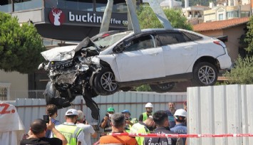 Bariyerleri aşan otomobil metro inşaatına düştü: 1 can kaybı, 1 yaralı  