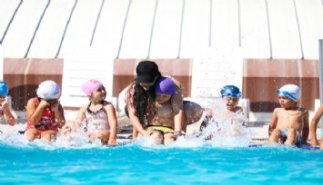 Bayraklı’da çocuklar için yüzme kursları başladı