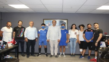 Alkışlar İzmir Büyükşehir Belediyesi Badminton Takımı sporcularına: Milli Takım’a seçildiler