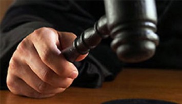 Maaş için boşanan çift aynı okulda oy kullanınca yakalandı
