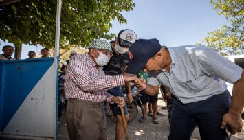 Başkan Soyer Muğla’da yangın bölgelerini ziyaret etti: Sizi kendi kaderinizle baş başa bırakmayacağız