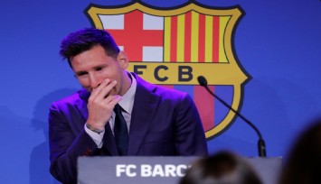 Lionel Messi, Barcelona'ya göz yaşlarıyla veda etti
