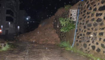 Ordu'da heyelan nedeniyle binalar tahliye edildi