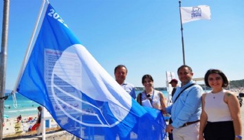 İzmir’in dünyaca ünlü plajına ikinci “mavi bayrak” gururu   