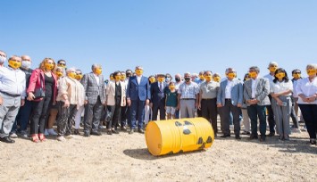 Başkan Soyer İzmir’in nükleer çöplüğünün kaldırılması için düzenlenen 'Duran Adam' eylemine destek verdi: Bu işin peşini bırakmayacağız