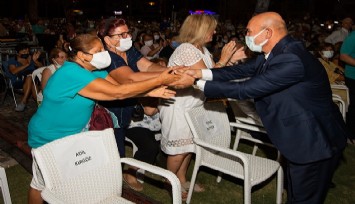 Dikili Kültür – Sanat, Demokrasi ve Emek Festivali’ne katılan Soyer: Sarılıp kucaklaşmayı çok özlemişiz