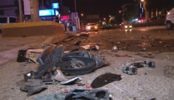 Karşıyaka’da 3 otomobil ve 1 kamyonetin karıştığı feci kazada 5 kişi yaralandı