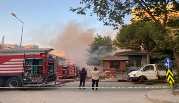 Çatı çöktü, itfaiye eri alevlerin içine düştü
