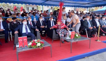 Alkışlar Ayşe Teyze’ye: “Ben burada oturacağım” dedi, protokolün ön sırasına geçti